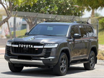 Toyota  Land Cruiser  GR Sport Twin Turbo  2023  Automatic  100,000 Km  6 Cylinder  Four Wheel Drive (4WD)  SUV  Gray