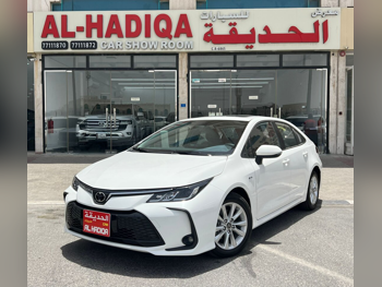 تويوتا  كورولا  هايبرد  2025  اوتوماتيك  0 كم  4 سلندر  سحب امامي  سيدان  أبيض  تحت الضمان
