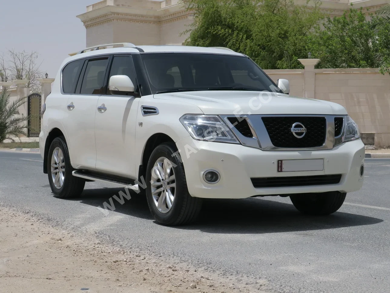 نيسان باترول ال اي 2012 اوتوماتيك 332,000 كم 8 سلندر دفع رباعي اس يو في أبيض