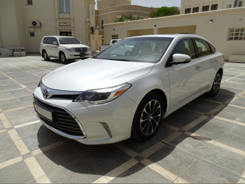 Toyota  Avalon  XLE  2016  Automatic  45,000 Km  6 Cylinder  Front Wheel Drive (FWD)  Sedan  White