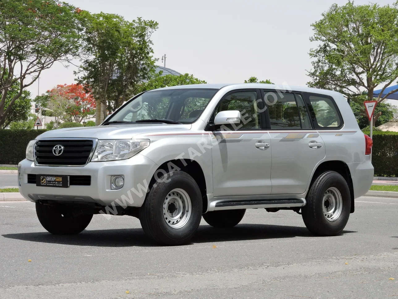 Toyota  Land Cruiser  GX  2015  Automatic  260,000 Km  6 Cylinder  Four Wheel Drive (4WD)  SUV  Silver