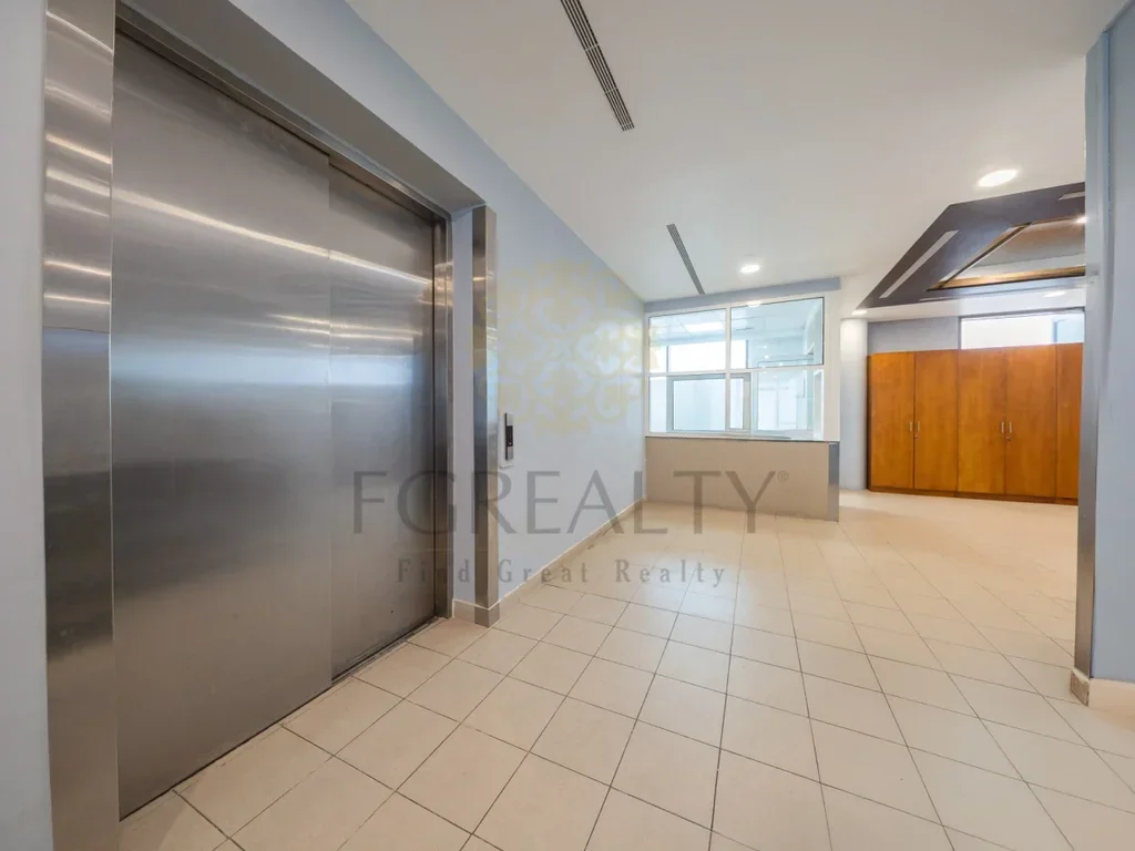 Commercial Shops - Not Furnished  For Rent  - Doha  - Al Sadd