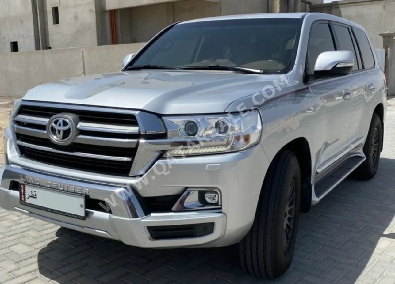 تويوتا لاند كروزر جي اكس ار 2019 اوتوماتيك 129,000 كم 8 سلندر دفع رباعي اس يو في فضي