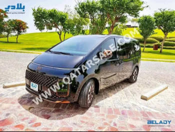 Hyundai  Staria  6 Cylinder  VAN  Black  2022