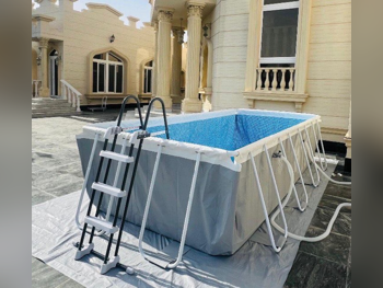 حوض سباحة  - أبيض
