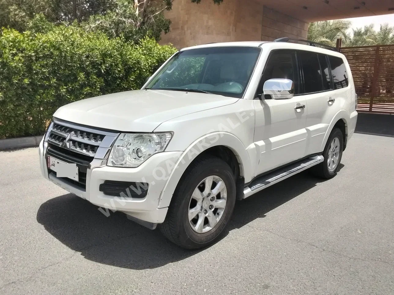Mitsubishi  Pajero  GLS  2017  Automatic  190,000 Km  6 Cylinder  Four Wheel Drive (4WD)  SUV  White