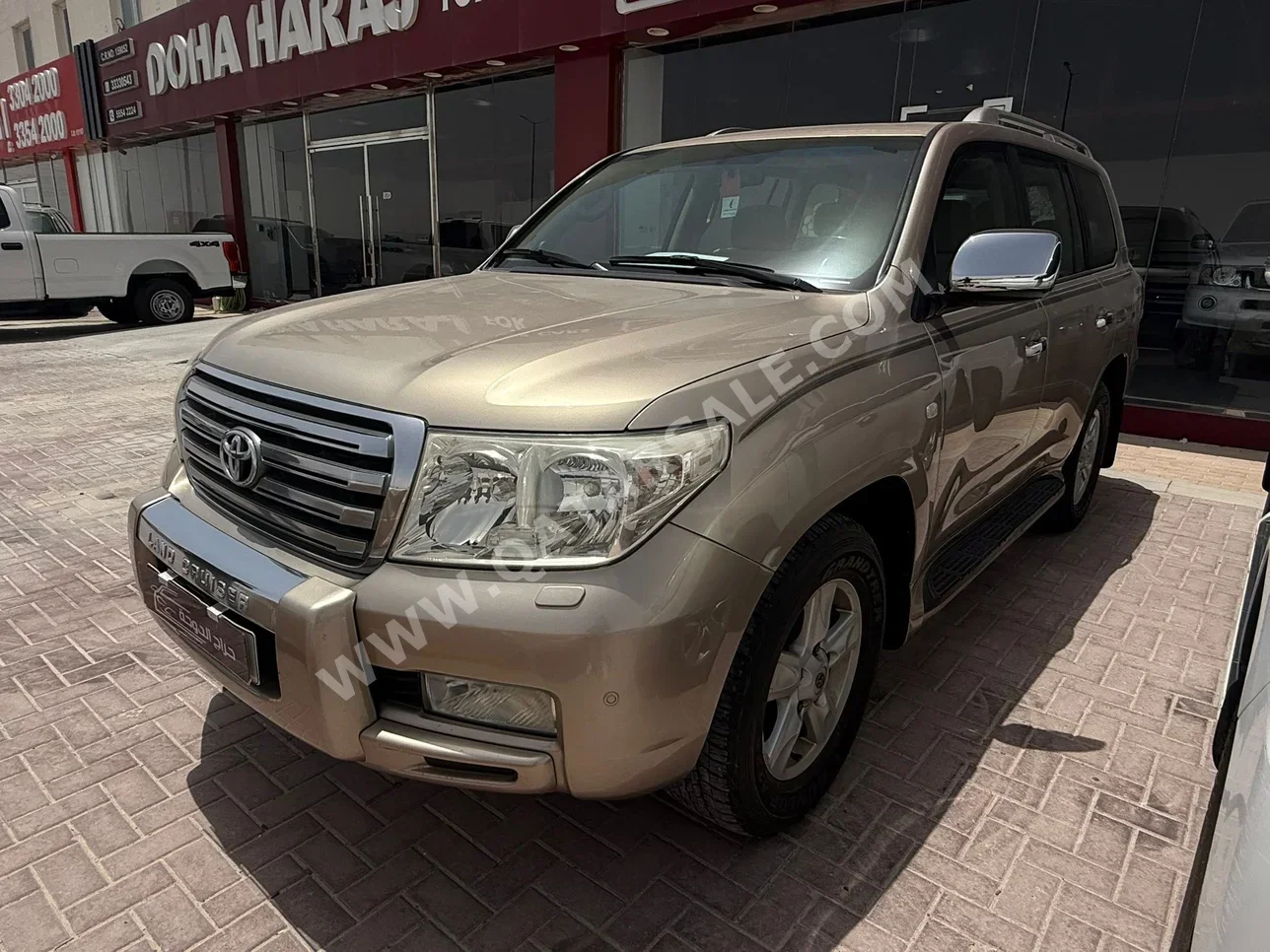 Toyota Land Cruiser VXR 2011 Automatic 111,000 Km 8 Cylinder Four Wheel Drive (4WD) SUV Gold