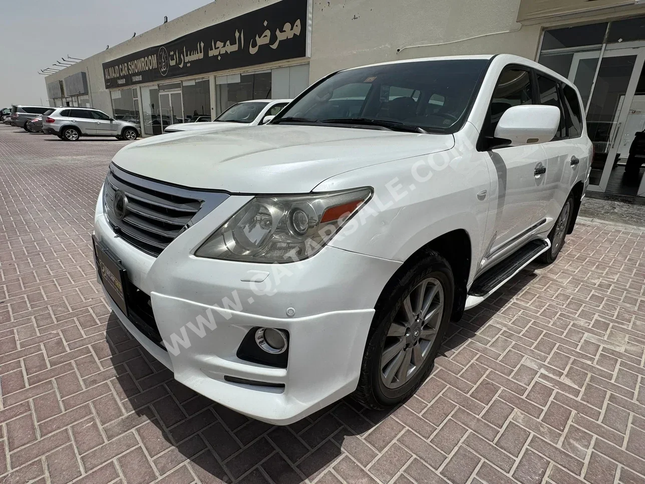 لكزس ال اكس 570 2011 اوتوماتيك 336,000 كم 8 سلندر دفع رباعي اس يو في أبيض