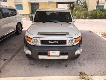 Toyota  FJ Cruiser  2019  Automatic  185,000 Km  6 Cylinder  Four Wheel Drive (4WD)  SUV  White