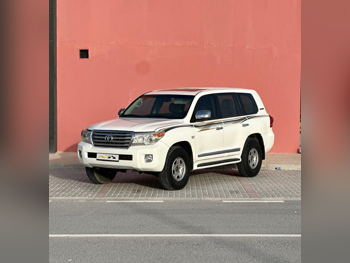 Toyota  Land Cruiser  VXR  2013  Automatic  425,000 Km  8 Cylinder  Four Wheel Drive (4WD)  SUV  White