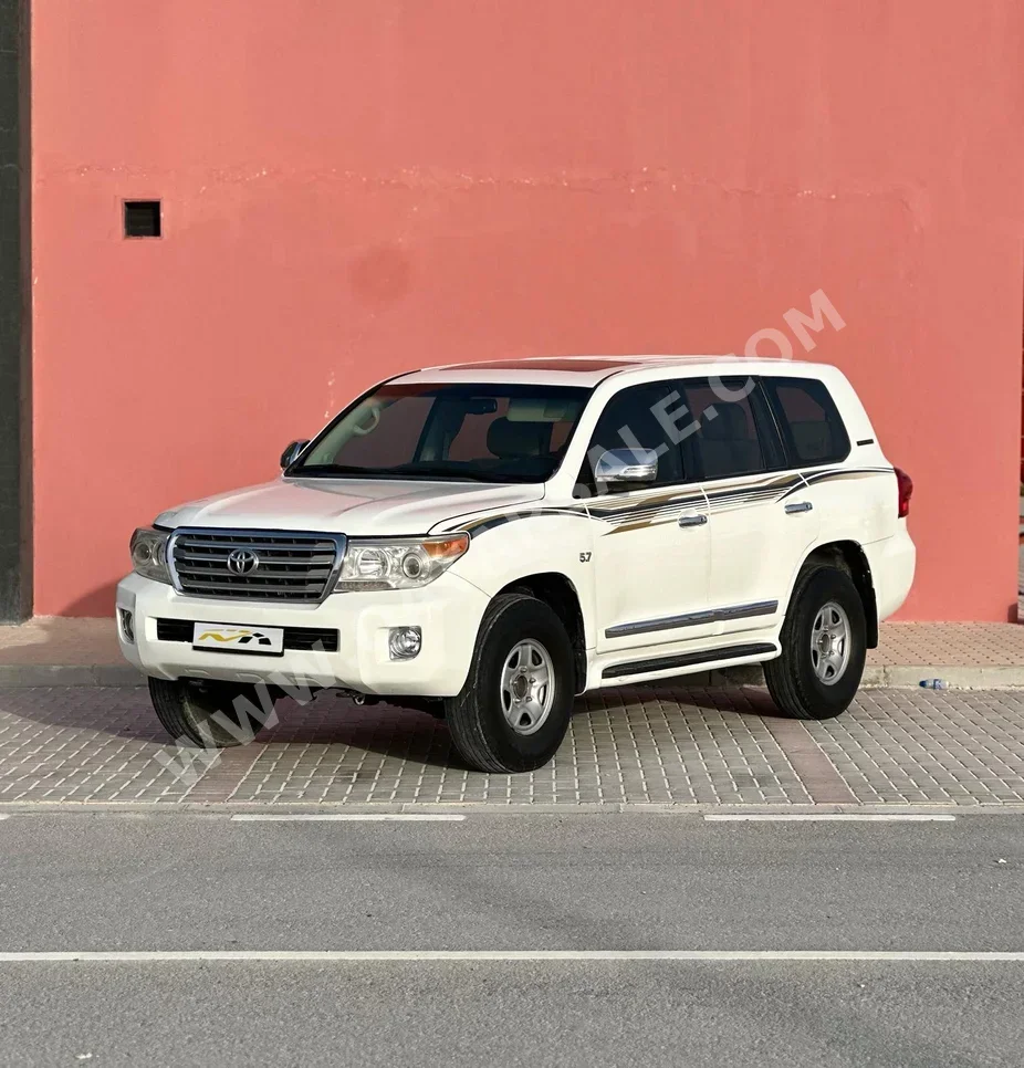 Toyota  Land Cruiser  VXR  2013  Automatic  425,000 Km  8 Cylinder  Four Wheel Drive (4WD)  SUV  White