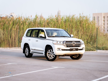 Toyota  Land Cruiser  GXR  2019  Automatic  277,600 Km  8 Cylinder  Four Wheel Drive (4WD)  SUV  White
