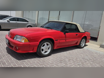 فورد  موستانغ  جي تي  1990  اوتوماتيك  120,000 كم  8 سلندر  دفع خلفي  كوبيه \ سبورت  أحمر