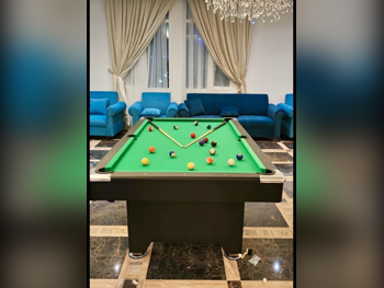 اسود و اخضر  طاولة بلياردو
