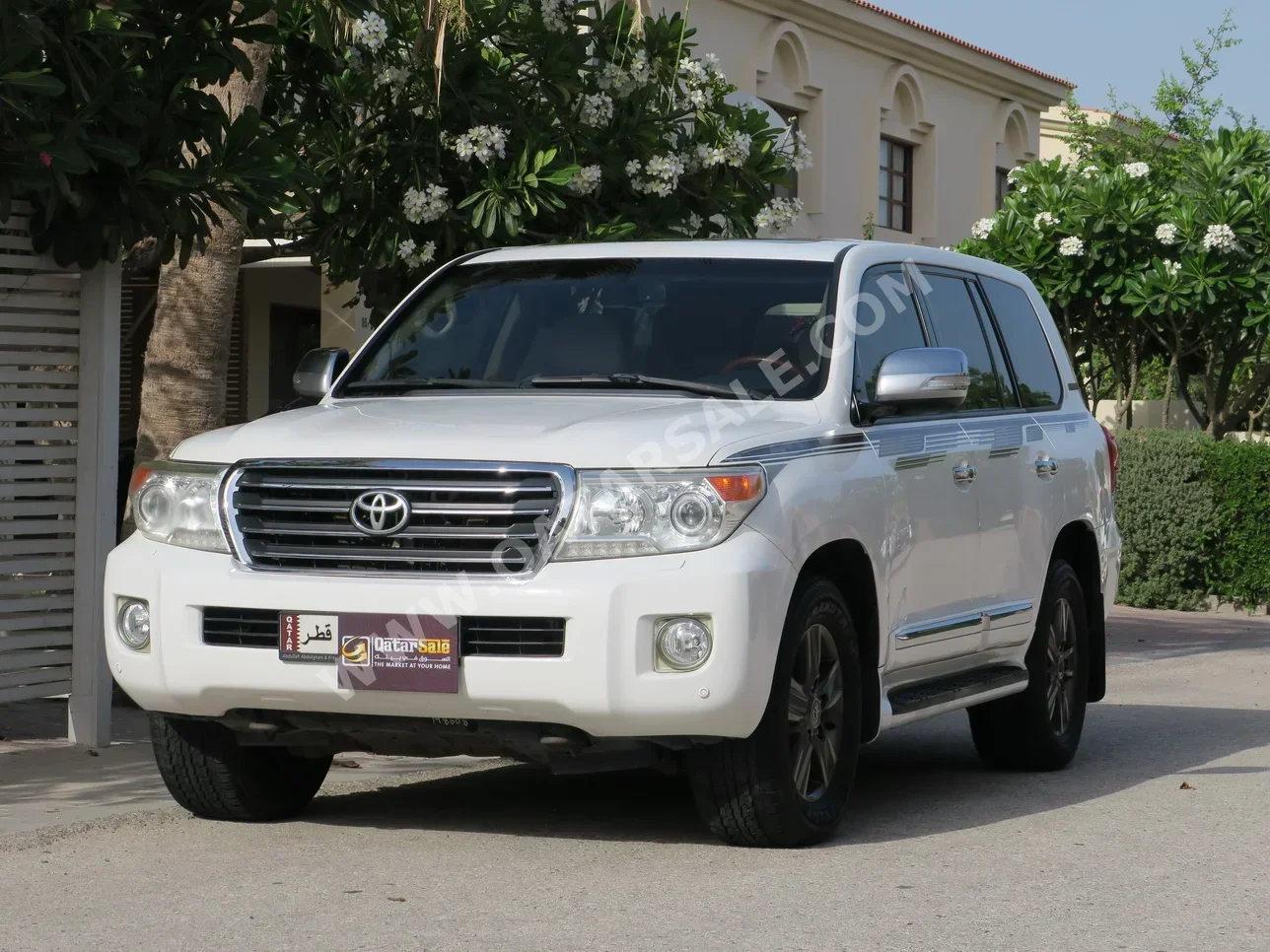Toyota Land Cruiser GXR 2015 Automatic 179,000 Km 8 Cylinder Four Wheel Drive (4WD) SUV White