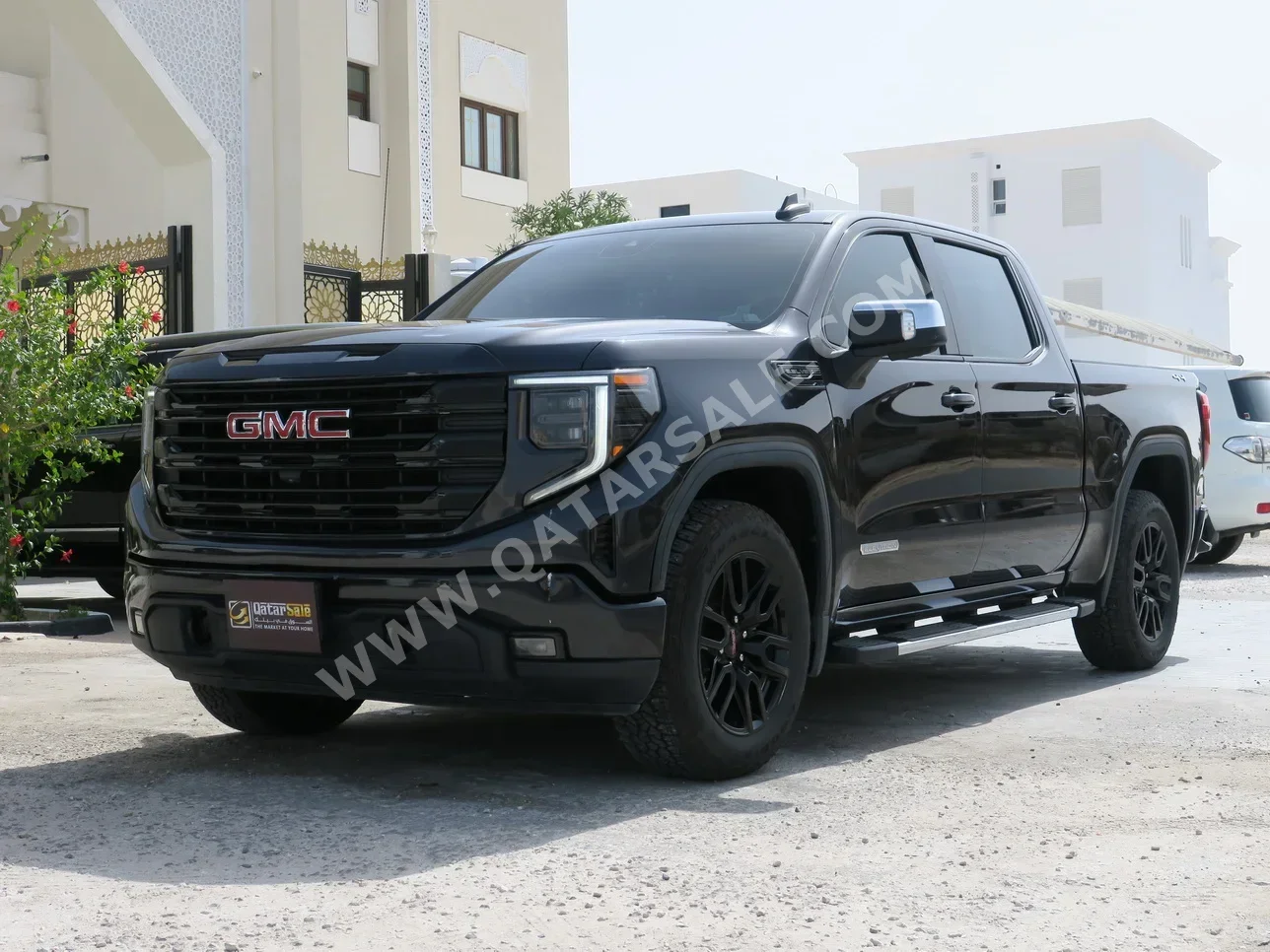 GMC Sierra Elevation 2022 Automatic 70,000 Km 8 Cylinder Four Wheel Drive (4WD) Pick Up Black With Warranty