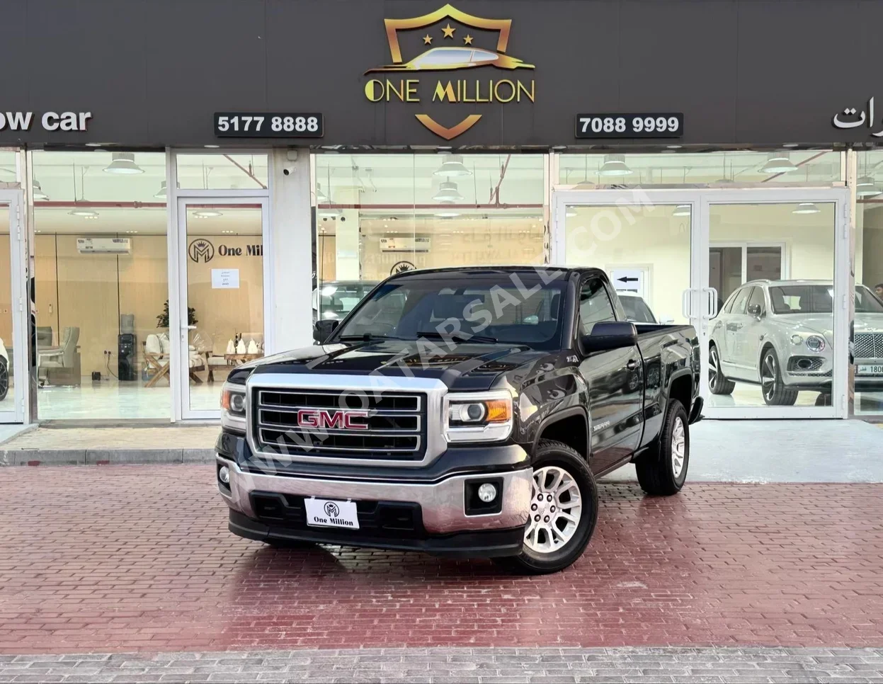 GMC  Sierra  SLE  2014  Automatic  250,000 Km  8 Cylinder  Four Wheel Drive (4WD)  Pick Up  Gray