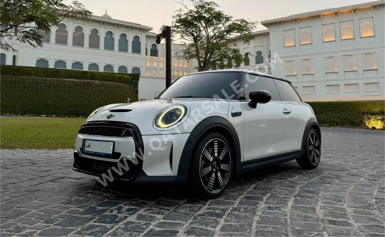 ميني  كوبر  اس  2024  اوتوماتيك  48,000 كم  4 سلندر  سحب امامي  هاتشباك  أبيض و أسود  تحت الضمان