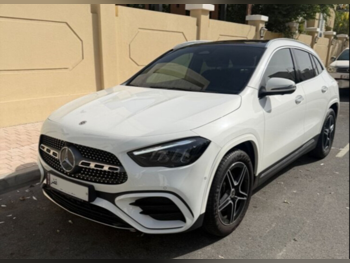 Mercedes-Benz GLA 200 2024 Automatic 18,000 Km 4 Cylinder Front Wheel Drive (FWD) SUV White With Warranty