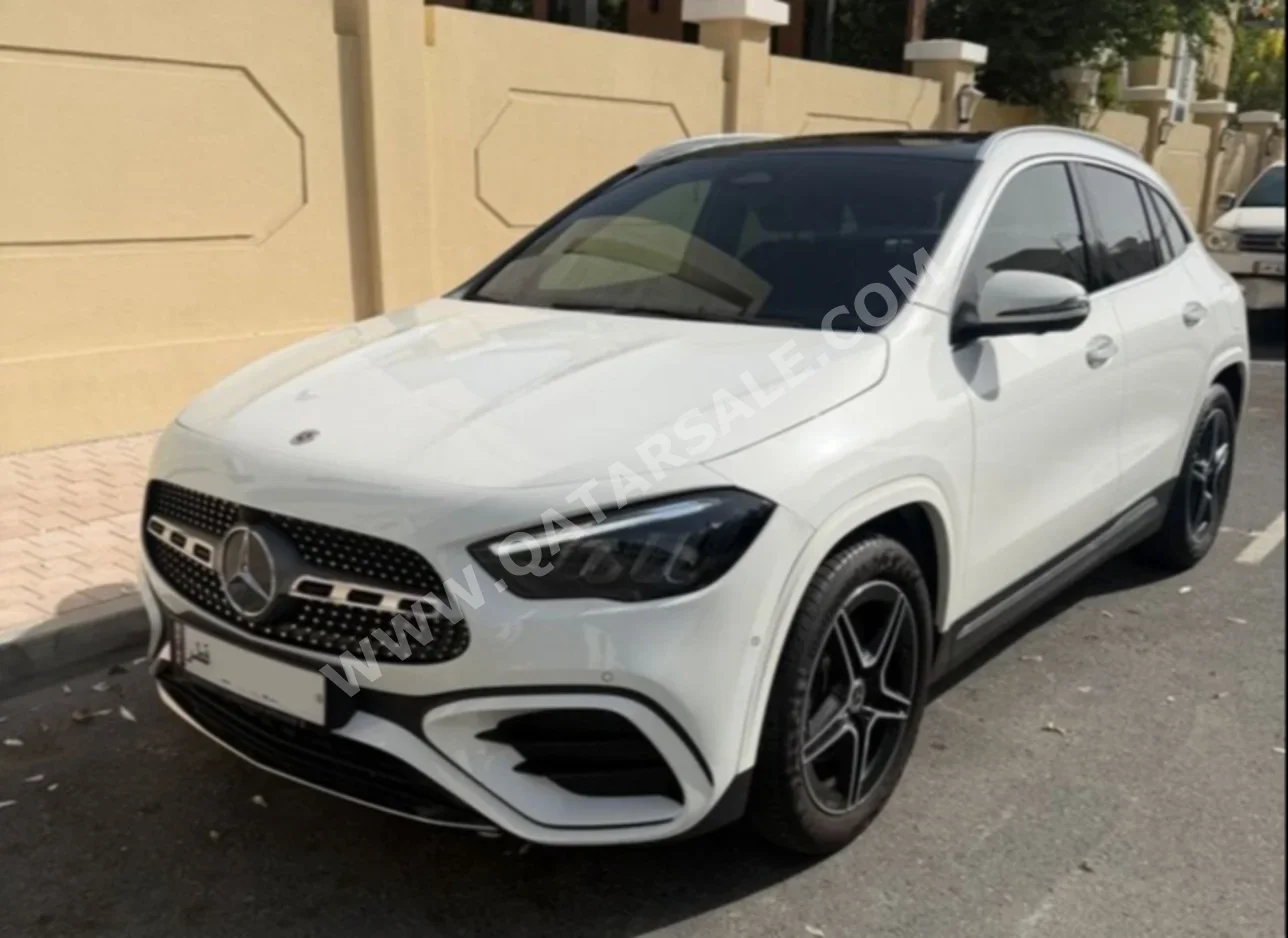 Mercedes-Benz GLA 200 2024 Automatic 18,000 Km 4 Cylinder Front Wheel Drive (FWD) SUV White With Warranty