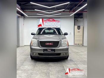 GMC  Yukon  2008  Automatic  197,000 Km  8 Cylinder  Four Wheel Drive (4WD)  SUV  Gray