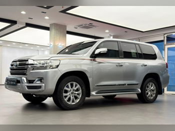 Toyota  Land Cruiser  GXR  2018  Automatic  183,000 Km  8 Cylinder  Four Wheel Drive (4WD)  SUV  Silver