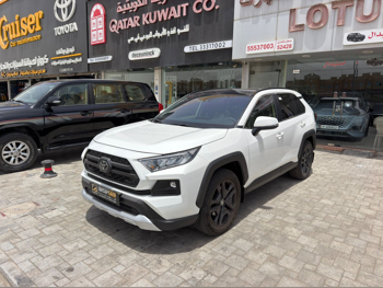 Toyota  Rav 4  2025  Automatic  13,000 Km  4 Cylinder  Four Wheel Drive (4WD)  SUV  White  With Warranty