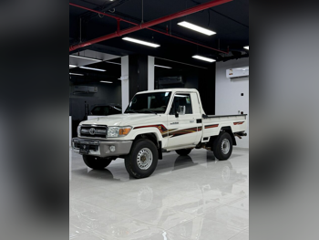 Toyota  Land Cruiser  LX  2018  Manual  290,000 Km  6 Cylinder  Four Wheel Drive (4WD)  Pick Up  White