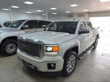 GMC  Sierra  Denali  2015  Automatic  225,000 Km  8 Cylinder  Four Wheel Drive (4WD)  Pick Up  White
