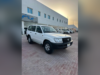 Toyota  Land Cruiser  G  2006  Manual  389,000 Km  6 Cylinder  Four Wheel Drive (4WD)  SUV  White