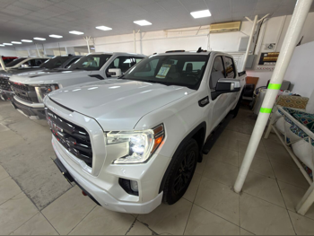 GMC  Sierra  2019  Automatic  310,000 Km  8 Cylinder  Four Wheel Drive (4WD)  Pick Up  White