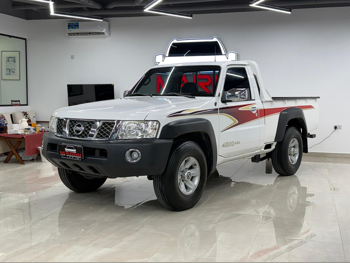 Nissan  Pickup  2015  Manual  134,000 Km  6 Cylinder  Rear Wheel Drive (RWD)  Pick Up  White
