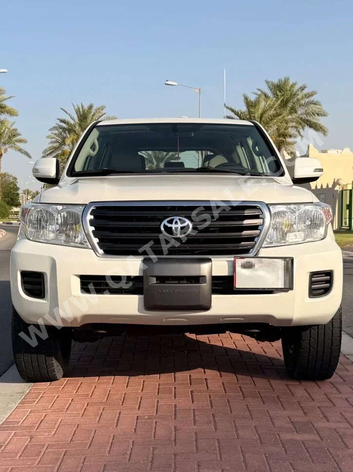 تويوتا  لاند كروزر  جي  2011  عادي  320,000 كم  6 سلندر  دفع رباعي  اس يو في  أبيض لؤلؤي