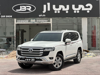 Toyota  Land Cruiser  GXR  2025  Automatic  12,000 Km  6 Cylinder  Four Wheel Drive (4WD)  SUV  White  With Warranty