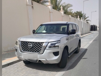 Nissan Patrol SE 2014 Automatic 230,000 Km 8 Cylinder Four Wheel Drive (4WD) SUV Silver