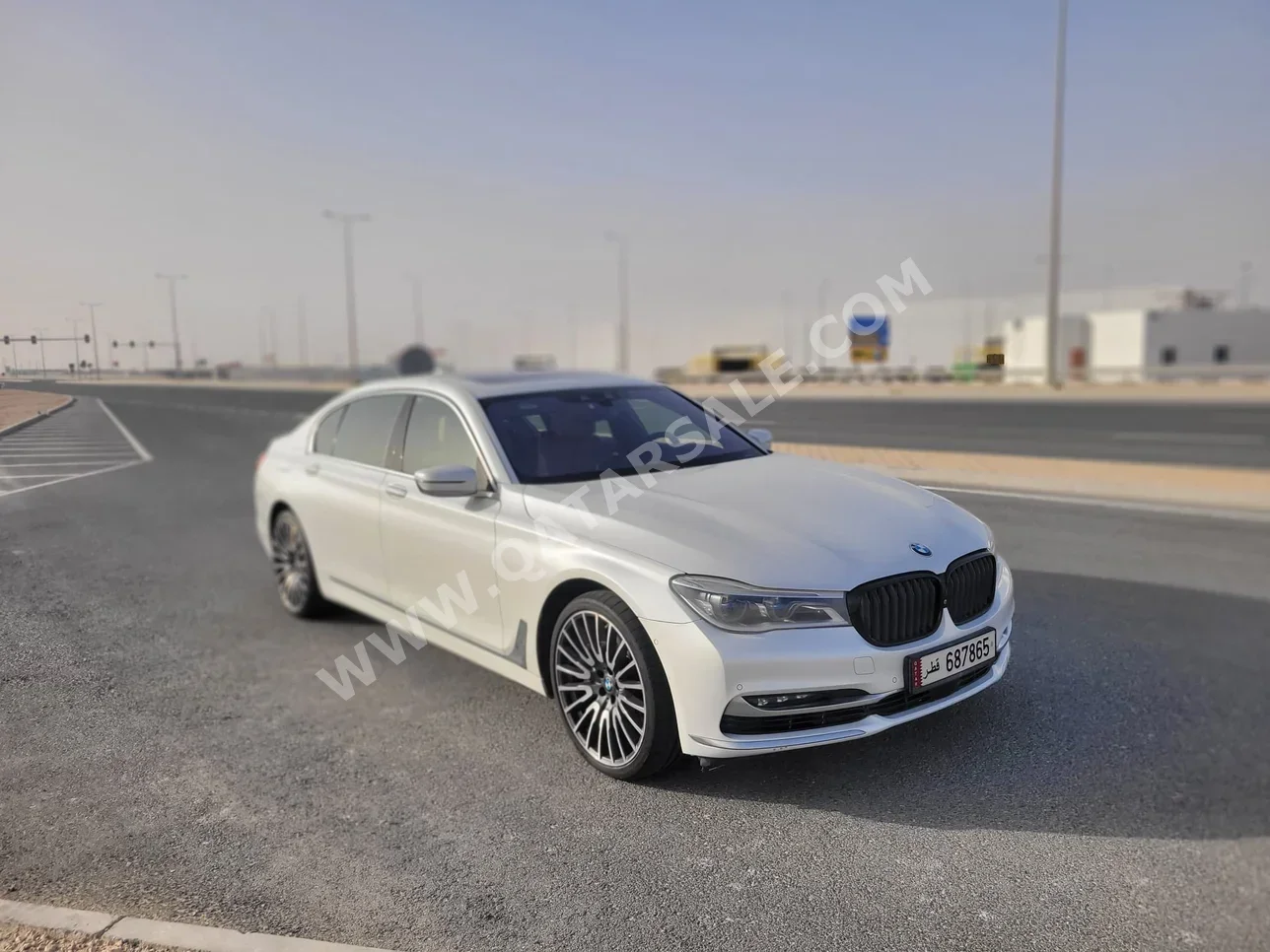 بي ام دبليو  الفئة - السابعة  750 Li  2016  اوتوماتيك  92,000 كم  8 سلندر  دفع خلفي  سيدان  أبيض