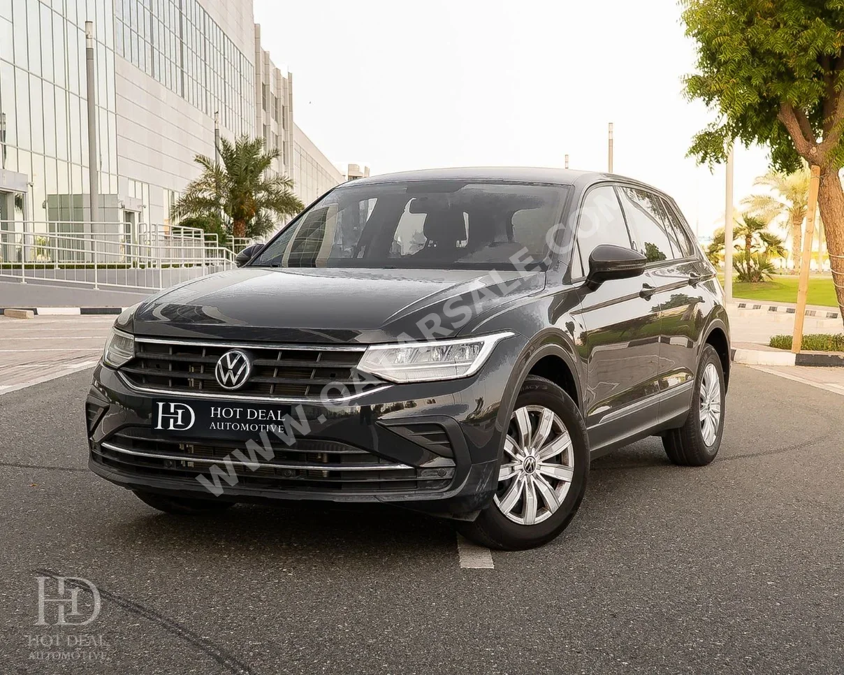 Volkswagen  Tiguan  2021  Automatic  40,000 Km  4 Cylinder  Four Wheel Drive (4WD)  SUV  Gray