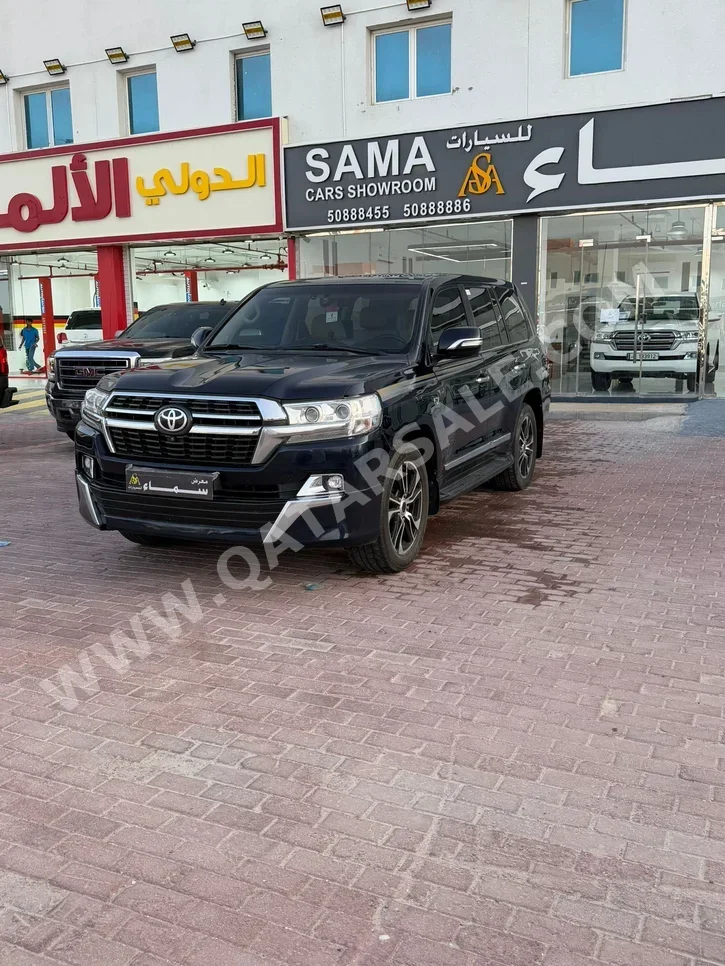 تويوتا لاند كروزر في اكس أس 2016 اوتوماتيك 278,000 كم 8 سلندر دفع رباعي اس يو في أسود