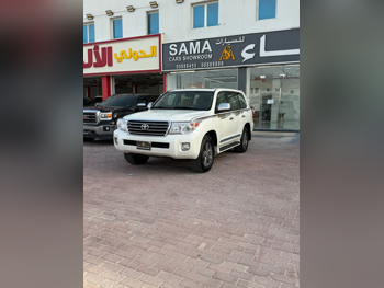 Toyota  Land Cruiser  GXR  2015  Automatic  460,000 Km  8 Cylinder  Four Wheel Drive (4WD)  SUV  White