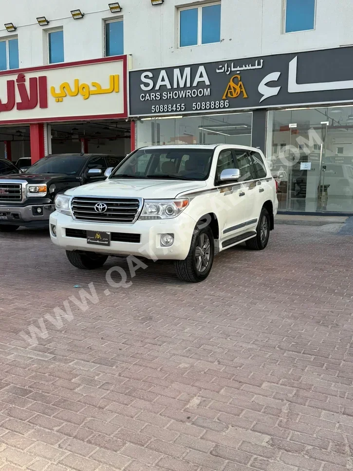 تويوتا  لاند كروزر  جي اكس ار  2015  اوتوماتيك  460,000 كم  8 سلندر  دفع رباعي  اس يو في  أبيض