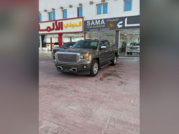 GMC  Sierra  Denali  2014  Automatic  167,000 Km  8 Cylinder  Four Wheel Drive (4WD)  Pick Up  Brown