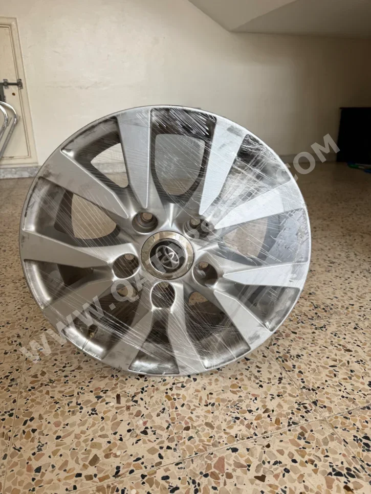Wheel Rims Toyota  Alloy /  18''  Silver  2016  2016  4  5