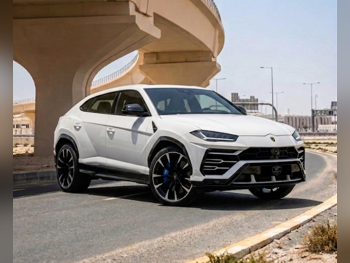 لمبرجيني  اوروس  اس  2021  اوتوماتيك  40,000 كم  8 سلندر  دفع كلي مستمر  اس يو في  أبيض