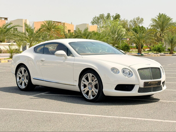 بنتلي كونتيننتل GT V8S 2015 اوتوماتيك 80,000 كم 8 سلندر دفع خلفي كوبيه \ سبورت أبيض