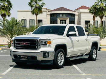 GMC  Sierra  1500  2015  Automatic  176,000 Km  8 Cylinder  Four Wheel Drive (4WD)  Pick Up  White