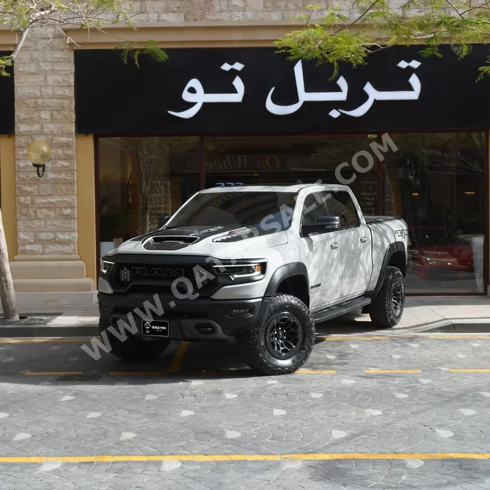 دودج رام تي أر إكس 2023 اوتوماتيك 100,700 كم 8 سلندر دفع رباعي بيكب رمادي ناردو تحت الضمان