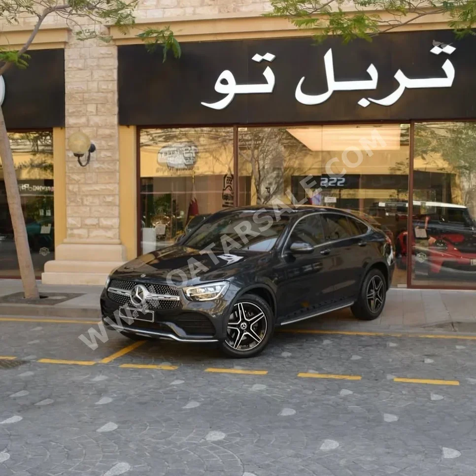 مرسيدس - بنز جي ال سي 200 2021 اوتوماتيك 54,700 كم 4 سلندر دفع رباعي اس يو في رمادي