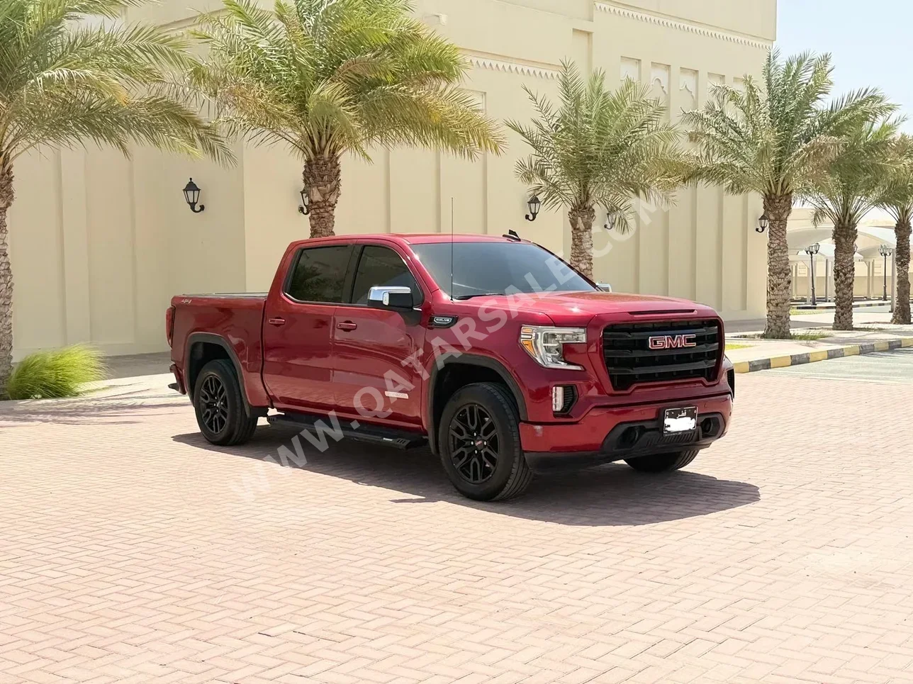 GMC  Sierra  2019  Automatic  180,000 Km  8 Cylinder  Four Wheel Drive (4WD)  Pick Up  Red