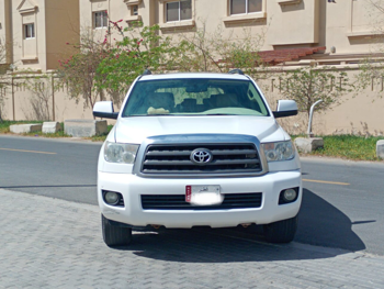 Toyota  Sequoia  SR5  2012  Automatic  320,000 Km  8 Cylinder  Four Wheel Drive (4WD)  SUV  White