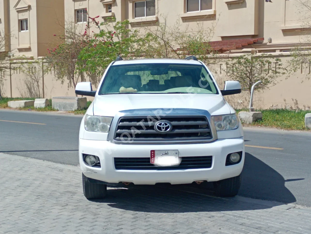 تويوتا سكويا اس ار 5 2012 اوتوماتيك 320,000 كم 8 سلندر دفع رباعي اس يو في أبيض